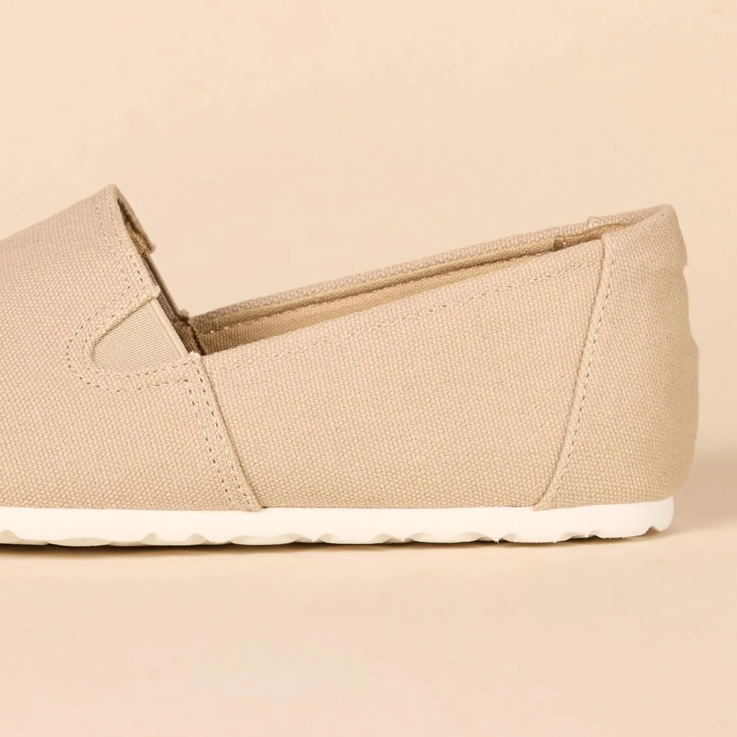 Amazon Essentials Women's Casual Slip-On Canvas Flat