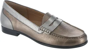 ARRAY Women's Harper Leather Slip-On Leather Loafer