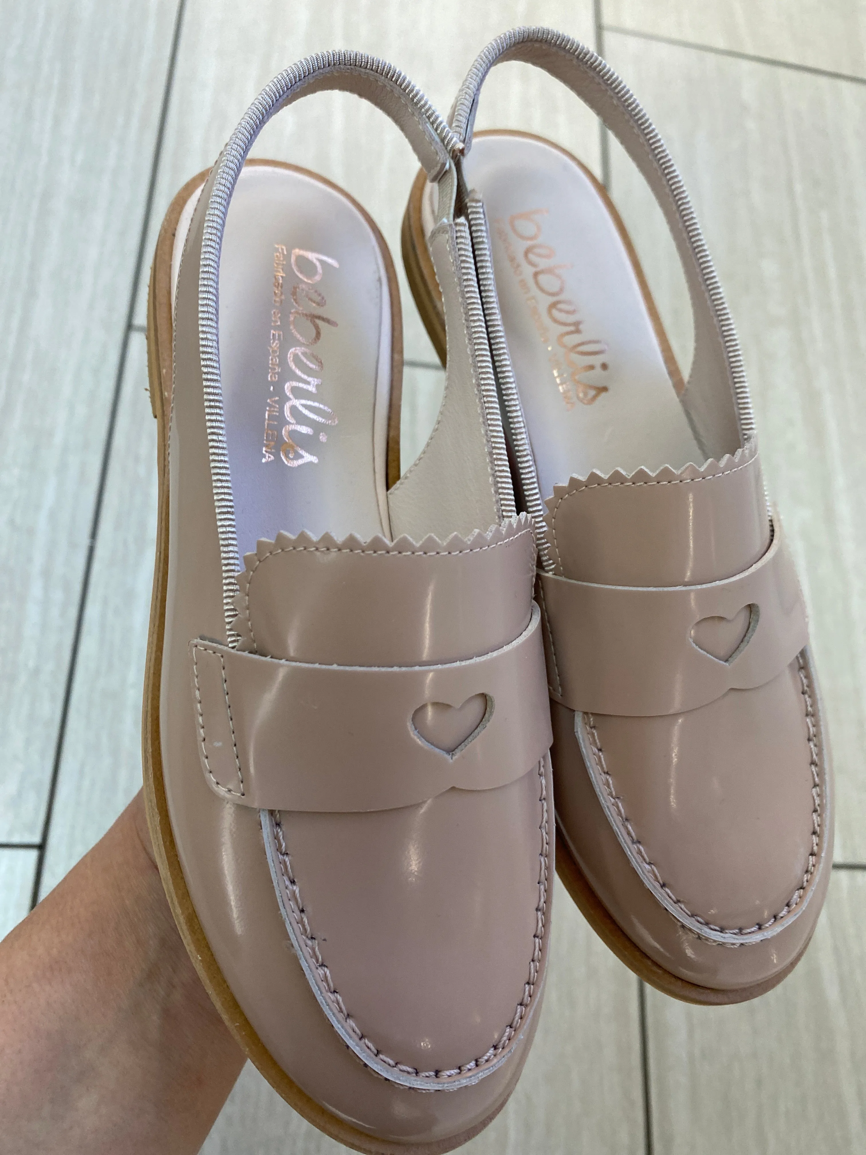 Beberlis Nude Patent Heart Slingback