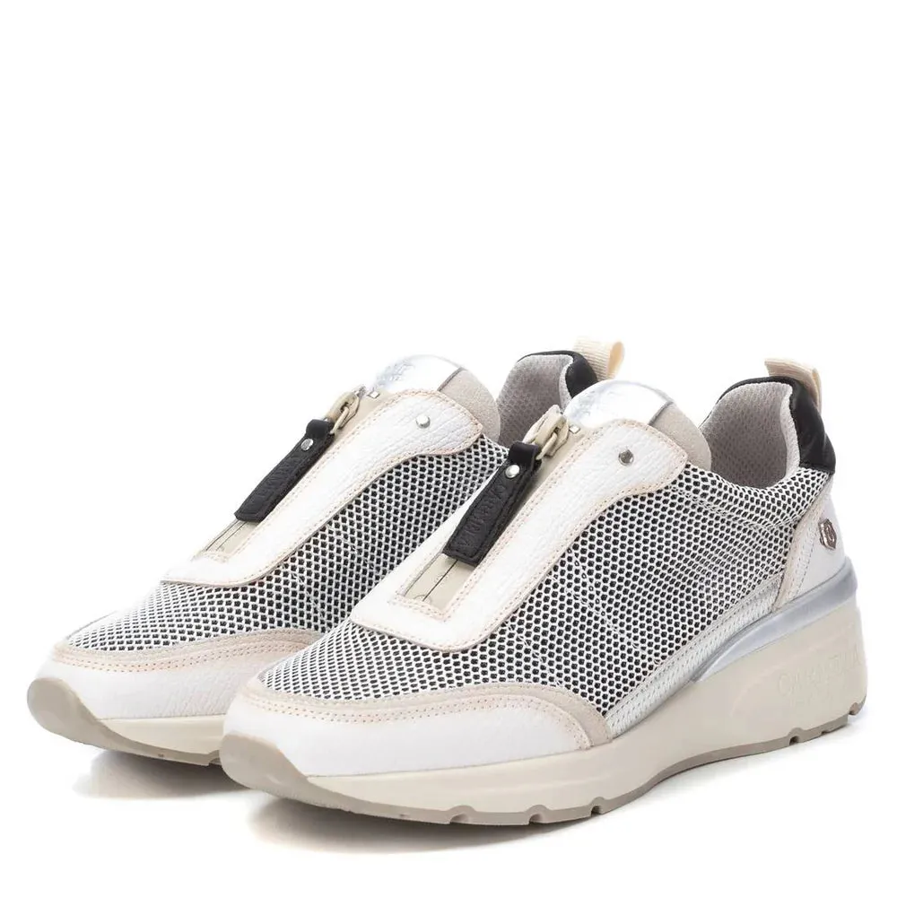 Carmela 161422 Mesh Zippered Sneaker