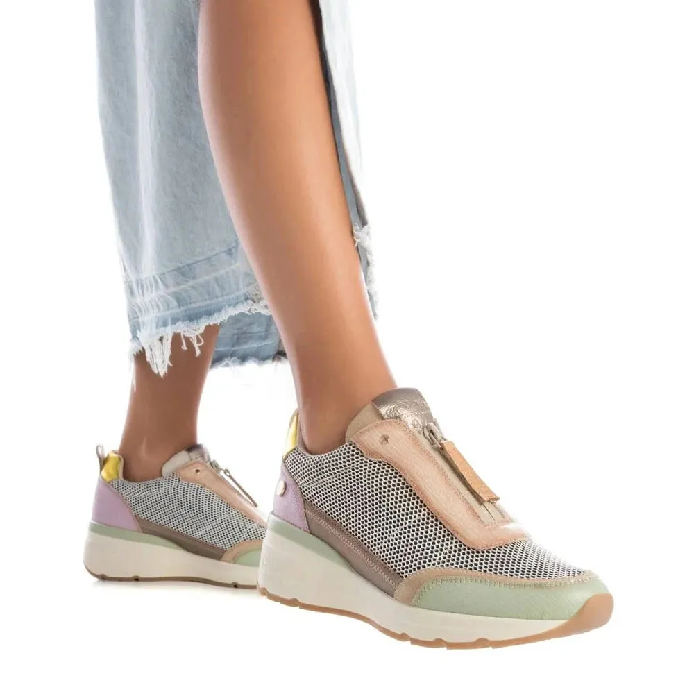 Carmela 161422 Mesh Zippered Sneaker