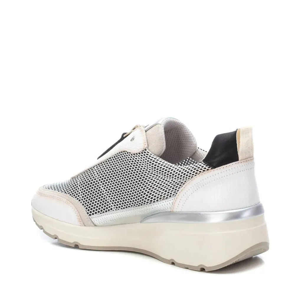 Carmela 161422 Mesh Zippered Sneaker