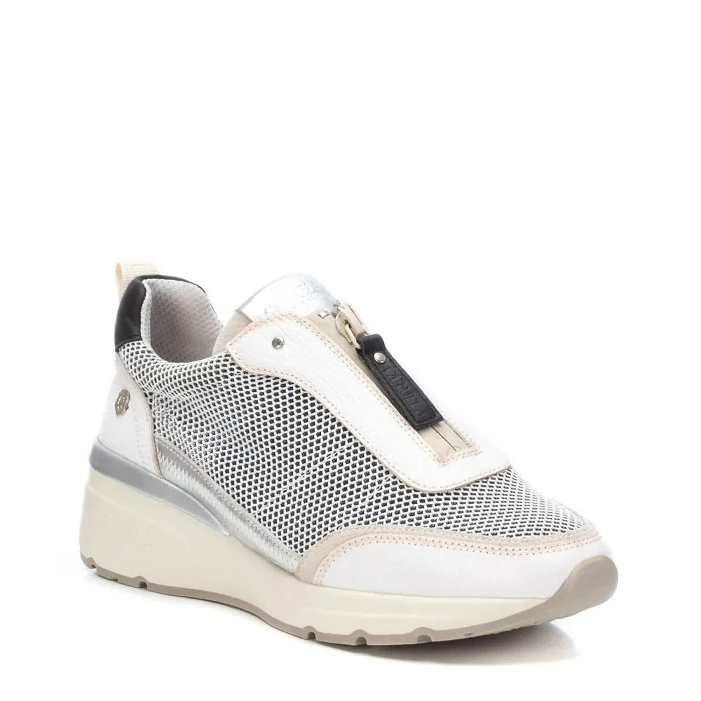 Carmela 161422 Mesh Zippered Sneaker