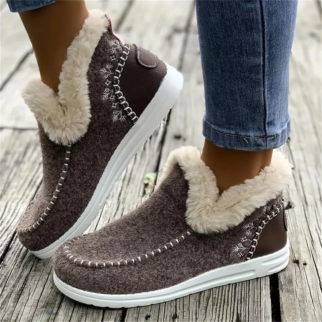 Cydmoty Women's Winter Plush-Lined Slip-On Shoes - Warm, Thermal Flat Shoes with Round Toe for Outdoor Walking