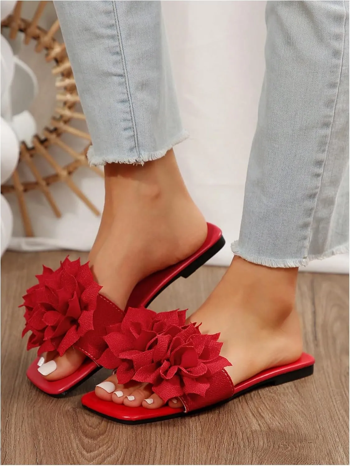 GORGLITTER Women's Flower Applique Flat Sandals Slip on Slide Dressy Vacation Sandals