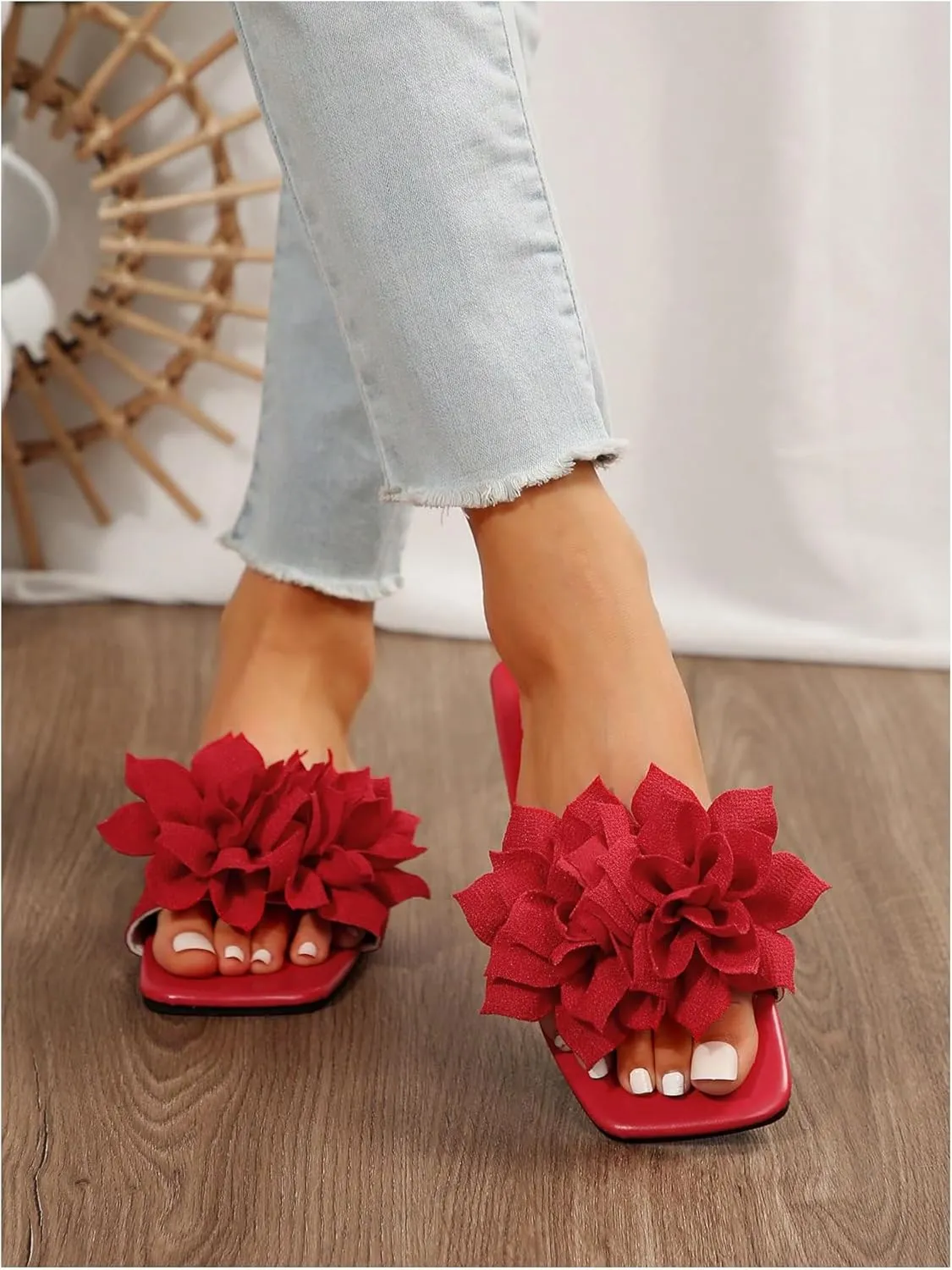 GORGLITTER Women's Flower Applique Flat Sandals Slip on Slide Dressy Vacation Sandals