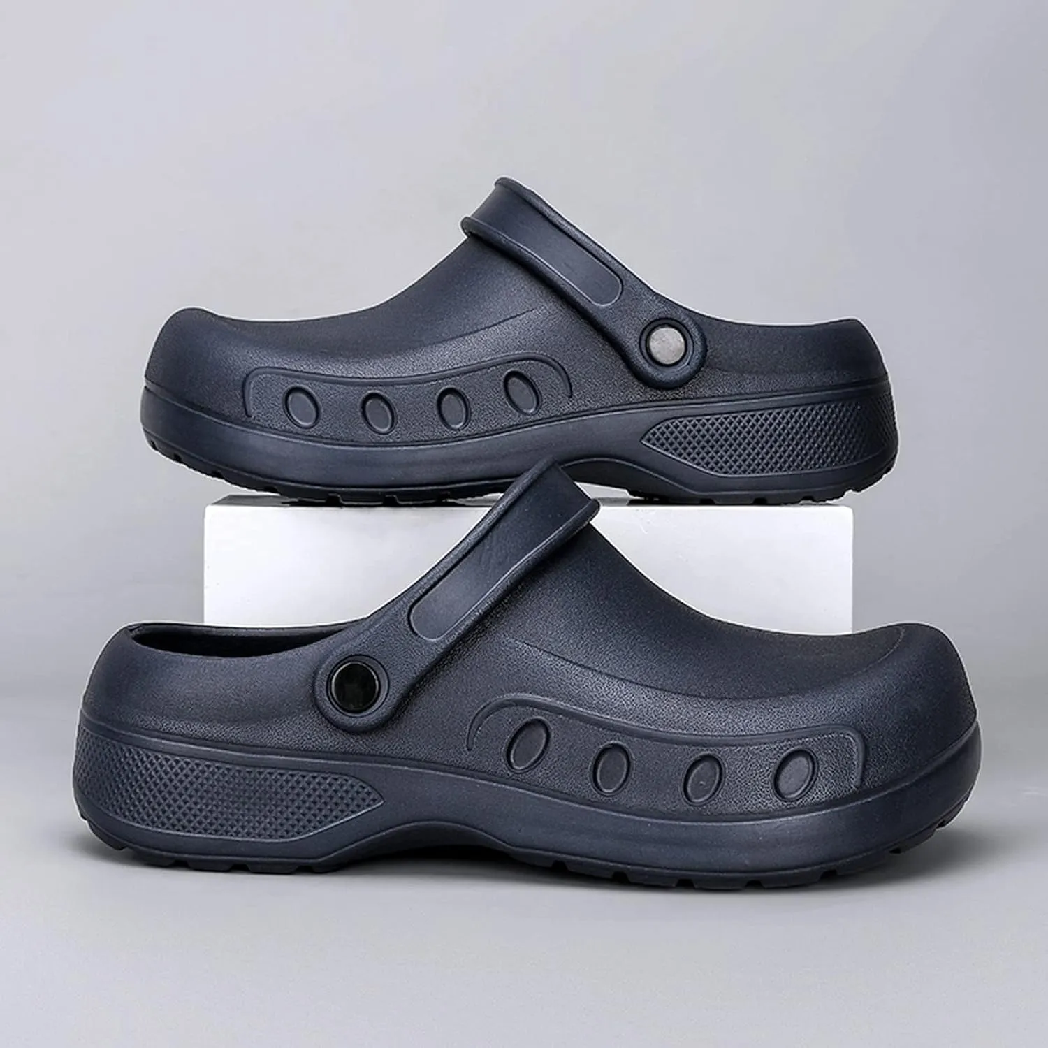 Meidiastra Men Chef Clogs Slip Resistant Garden Clogs with Arch Support Safety Nursing Shoes Work Shoes Water Oil Resistant for Men Food Service