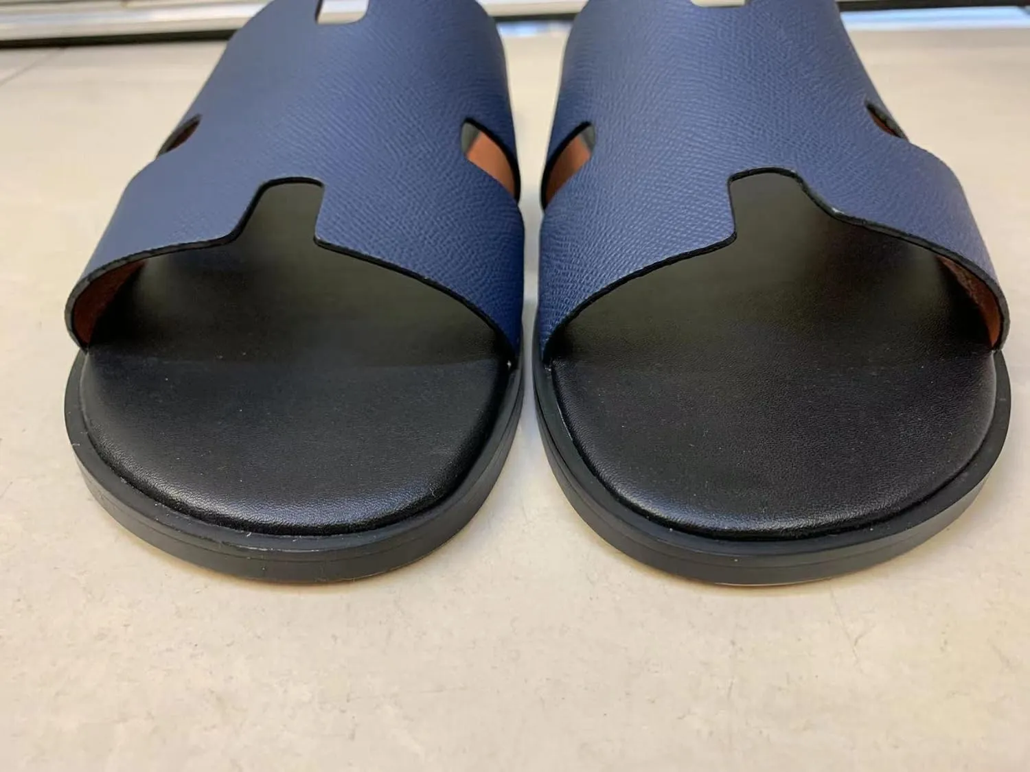 Mengchengying Mens Casual Comfortable Lightweight Fashion Genuine Leather Slip Slide Indoor and Outdoor Open Sandal Anti Slip Cushion Support