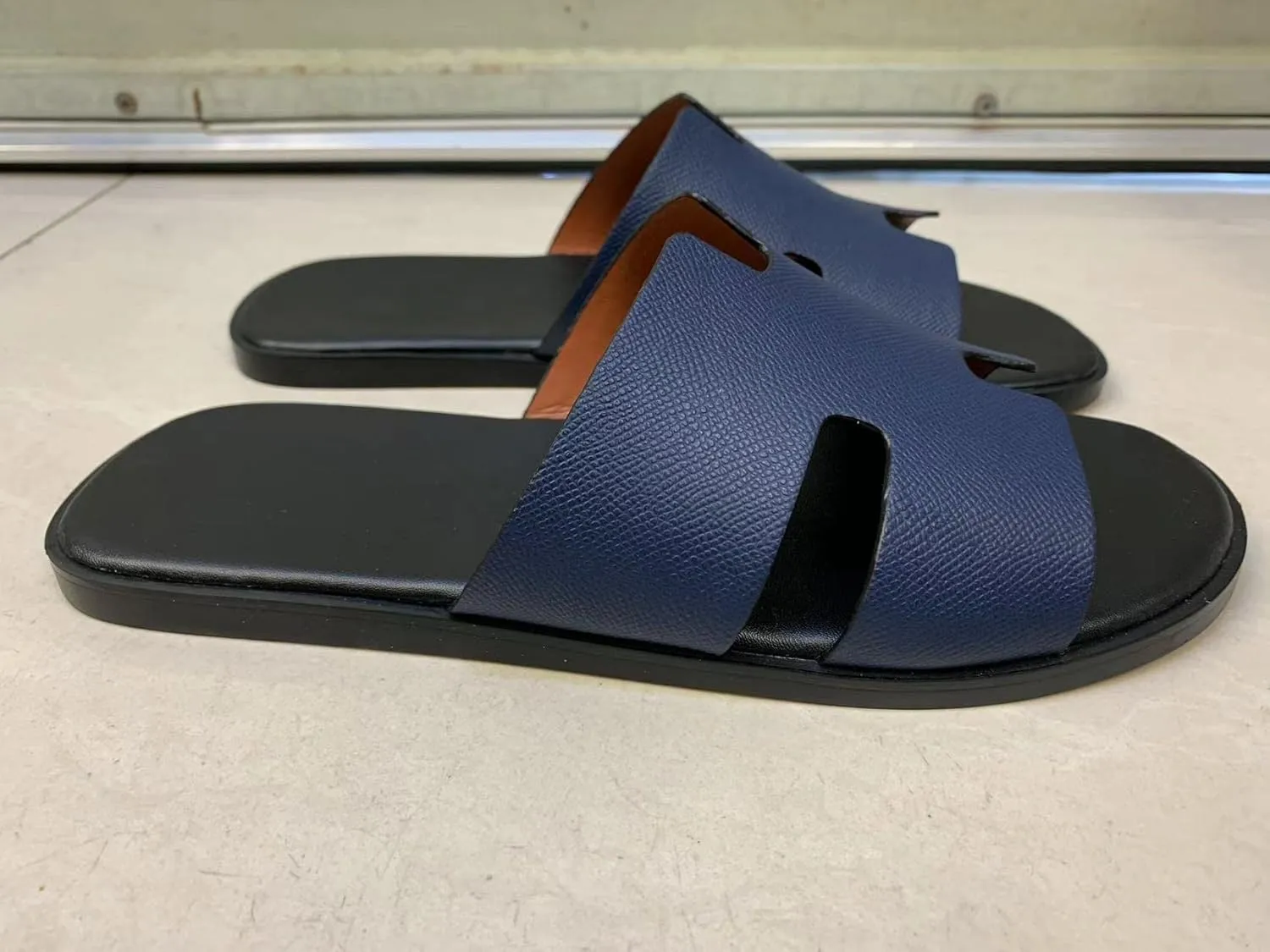 Mengchengying Mens Casual Comfortable Lightweight Fashion Genuine Leather Slip Slide Indoor and Outdoor Open Sandal Anti Slip Cushion Support