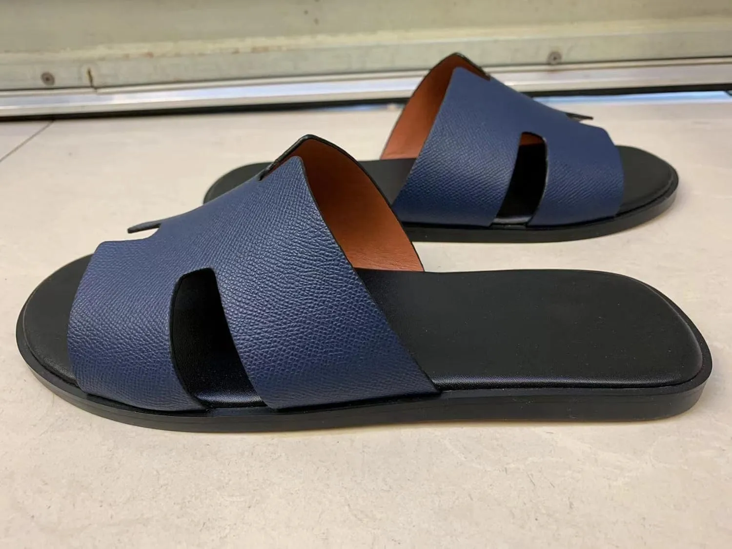Mengchengying Mens Casual Comfortable Lightweight Fashion Genuine Leather Slip Slide Indoor and Outdoor Open Sandal Anti Slip Cushion Support