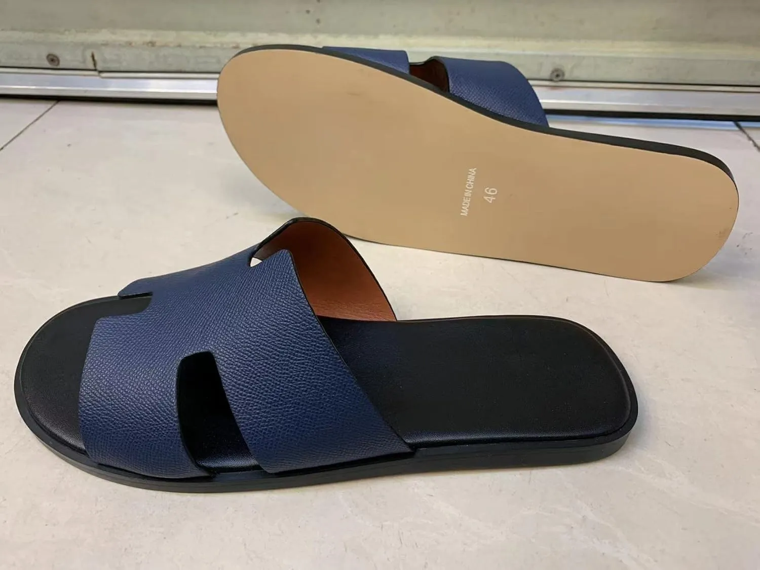 Mengchengying Mens Casual Comfortable Lightweight Fashion Genuine Leather Slip Slide Indoor and Outdoor Open Sandal Anti Slip Cushion Support