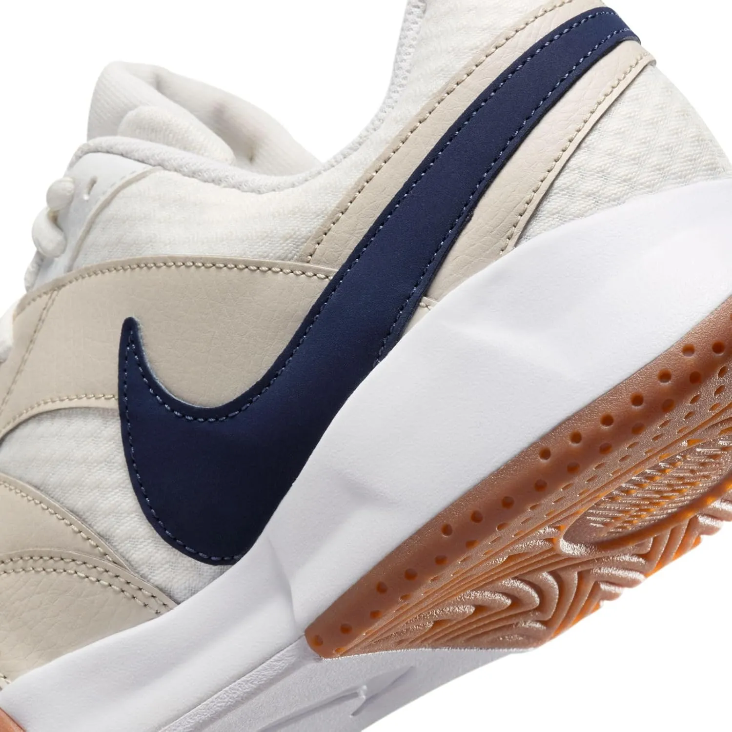 NIKE Men's Sneaker