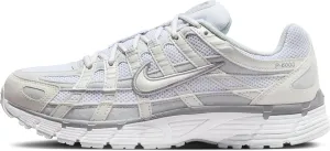 NIKE Women's Sneaker