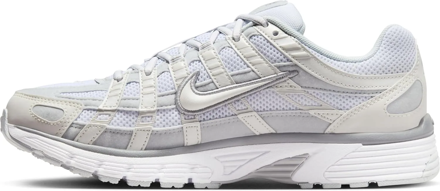 NIKE Women's Sneaker