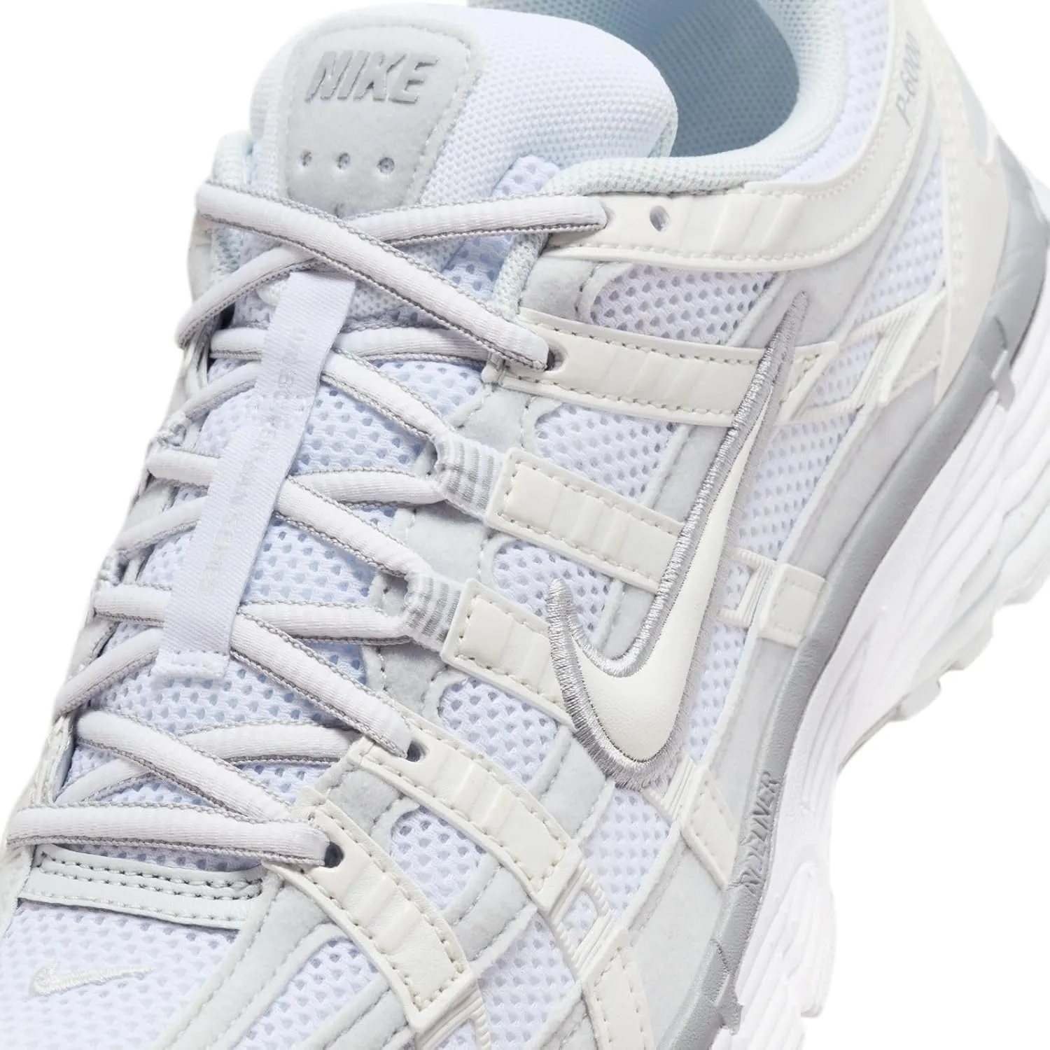 NIKE Women's Sneaker