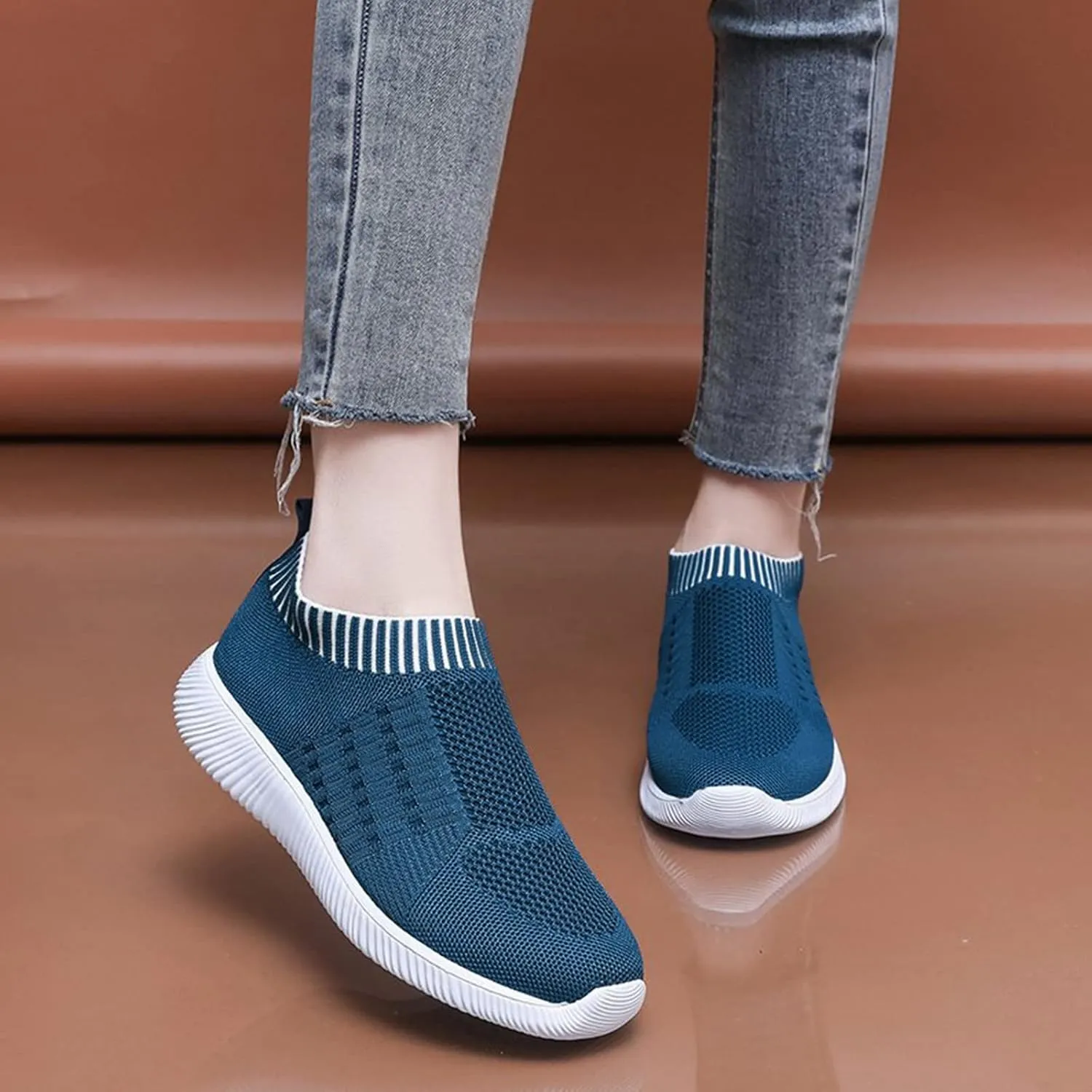 Women Canvas Slip On Sneakers Casual Walking Shoes Lightweight Flat Comfortable Elastic Non Slip Loafers
