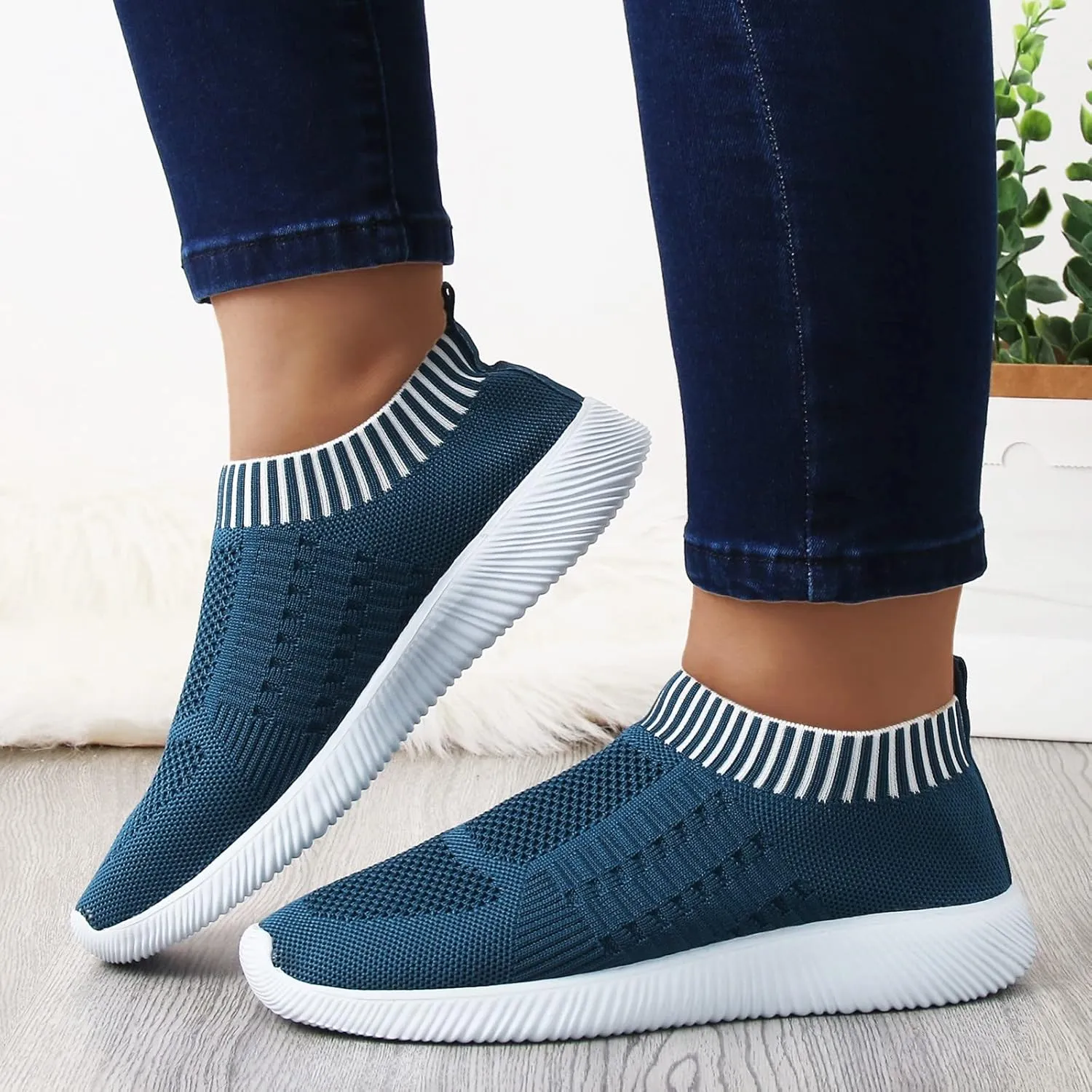 Women Canvas Slip On Sneakers Casual Walking Shoes Lightweight Flat Comfortable Elastic Non Slip Loafers