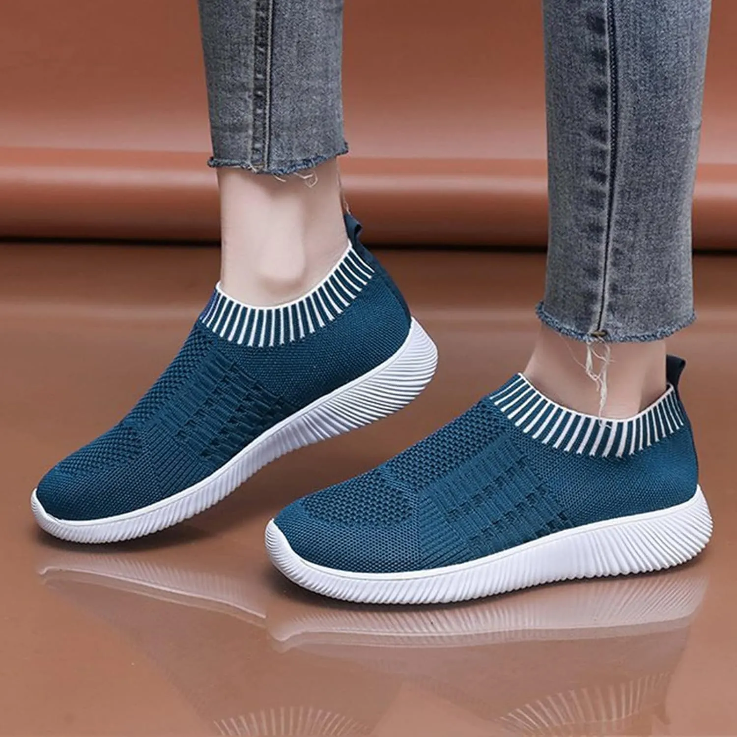 Women Canvas Slip On Sneakers Casual Walking Shoes Lightweight Flat Comfortable Elastic Non Slip Loafers