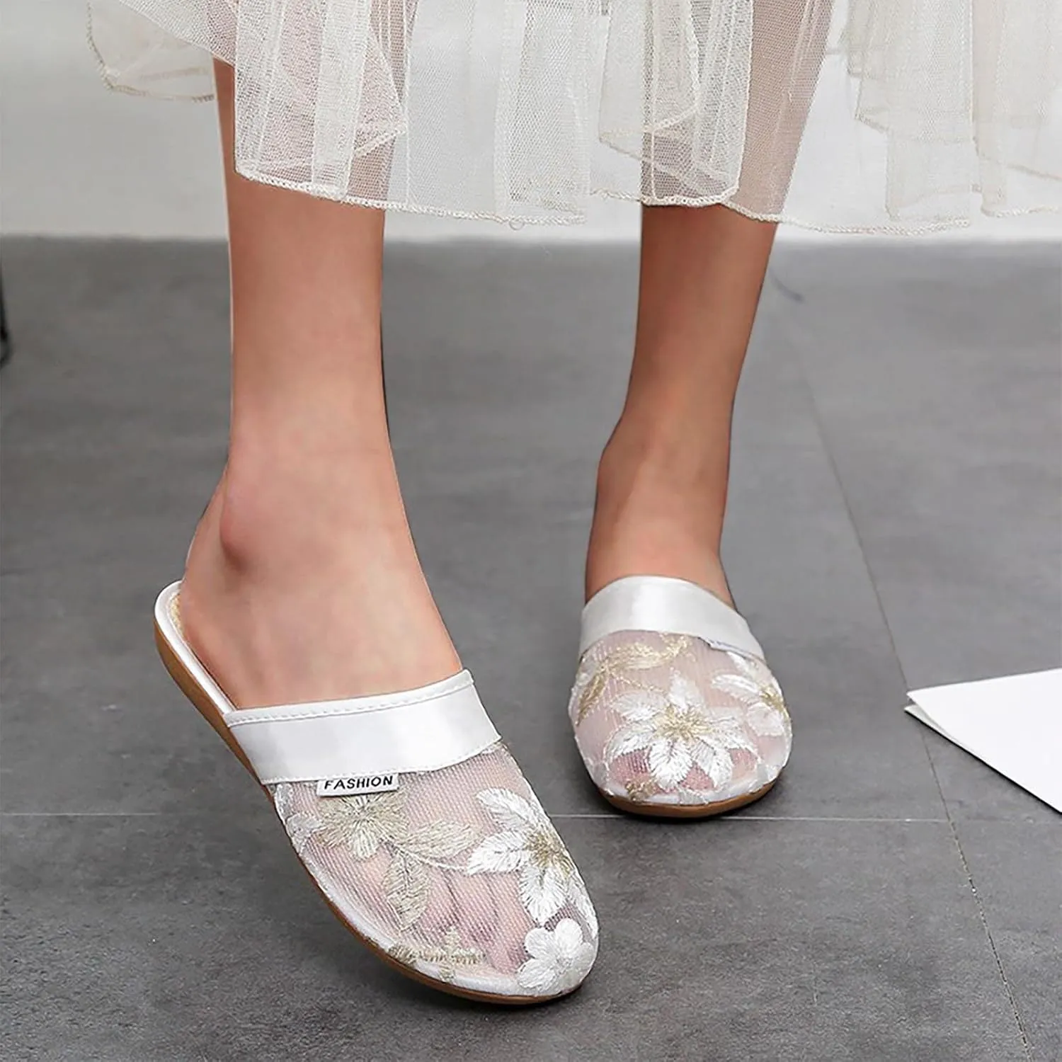 Women Floral Slip on Sandals Closed Toe Summer Casual Slides Non-Slip Slippers Lightweight Flat Shoes 2025 Trendy