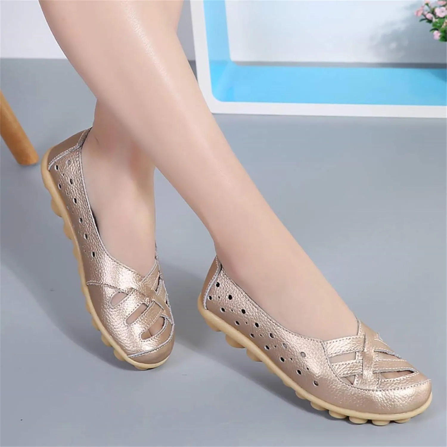 Womens Sandals Fashion Flats Closed Toe Sandals Lightweight Breathable Hollow Out Sandal Comfortable Leather Loafers Cross Walking Flat Shoes Summer Slip-On Shoes