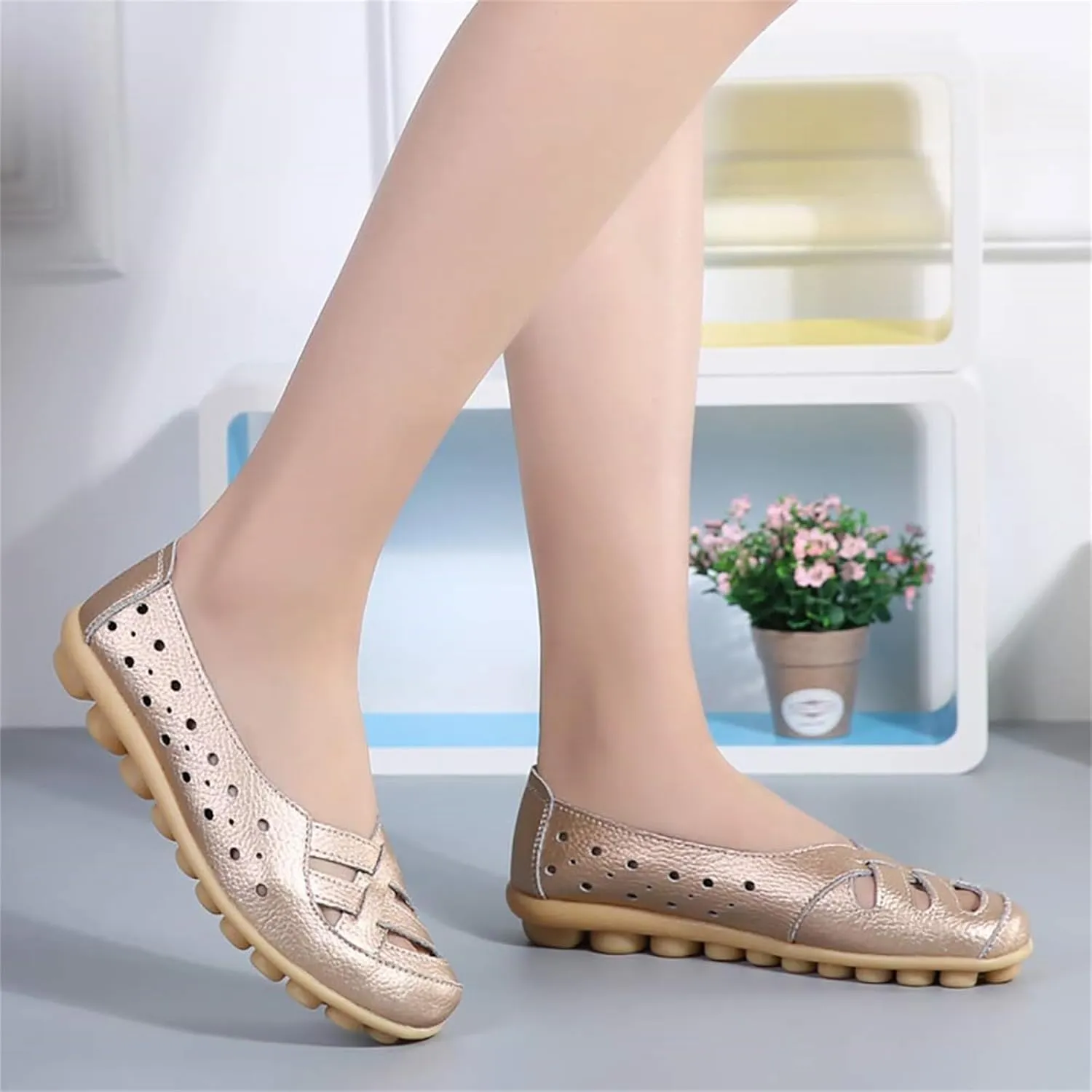 Womens Sandals Fashion Flats Closed Toe Sandals Lightweight Breathable Hollow Out Sandal Comfortable Leather Loafers Cross Walking Flat Shoes Summer Slip-On Shoes